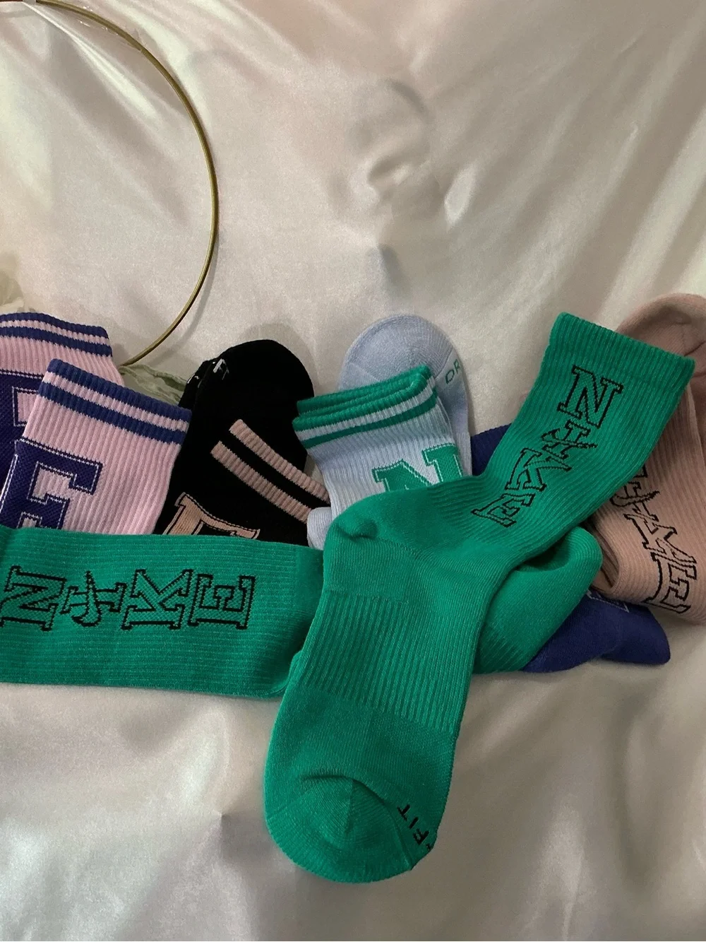 NWOT Nike 6 Pair Crew Socks Size M 5-7.5 Multicolor